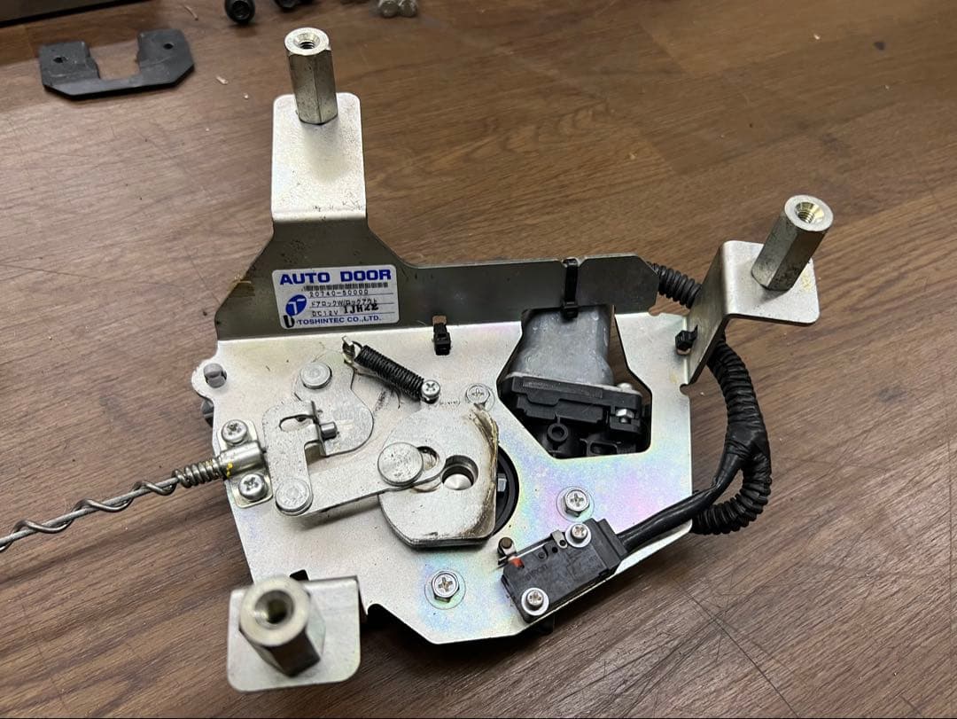 トヨタ クラウン220系 自動ドアロックシステムの配線と部品一式