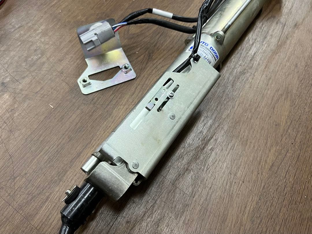 トヨタ クラウン220系 自動ドアロックシステムの配線と部品一式