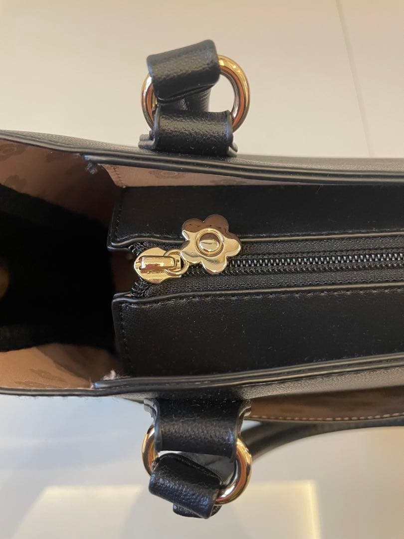 マリークワント フラップサイドデイジー トートバッグ 自立