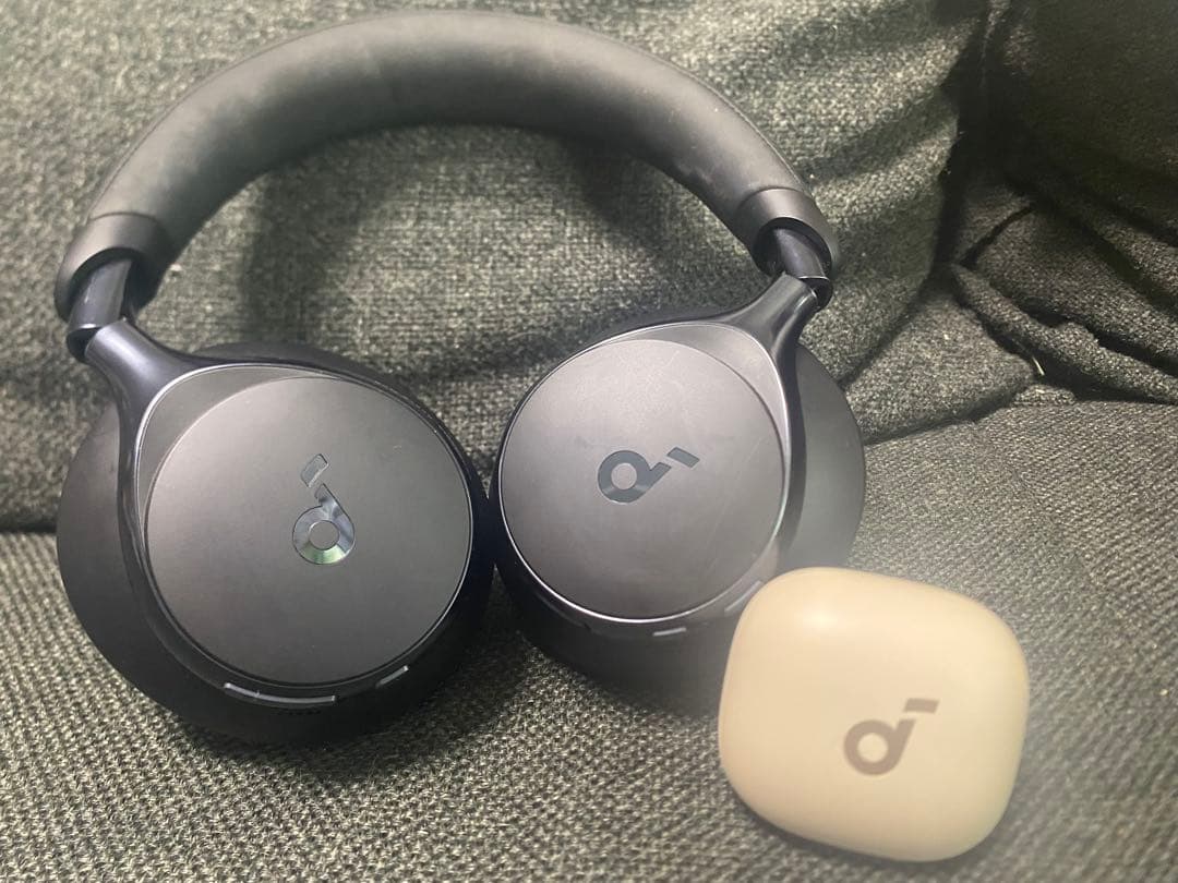 Anker イヤホン　ヘッドフォン