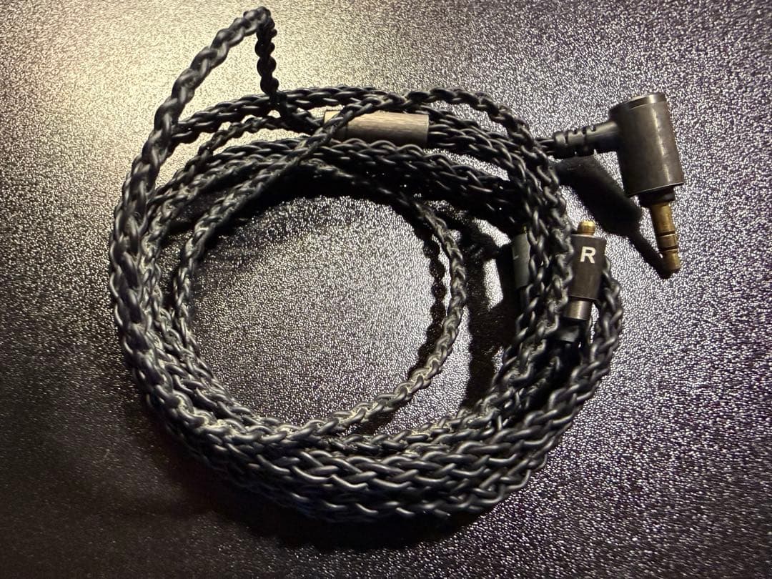 イヤホン Acoutune HS1657CU Mat Black&Gold