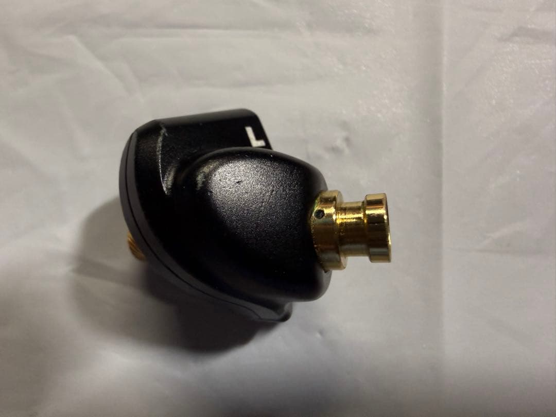 イヤホン Acoutune HS1657CU Mat Black&Gold