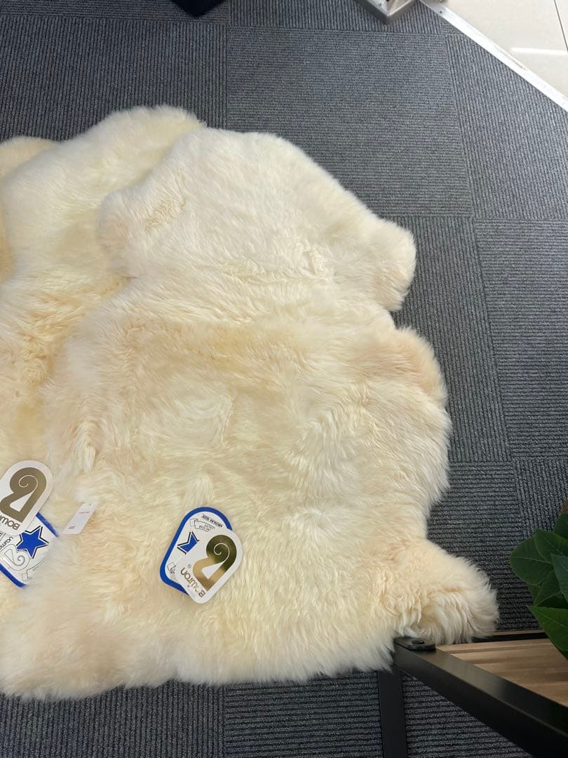 本物羊毛のラグ 約100cm x 60cm 4枚セット