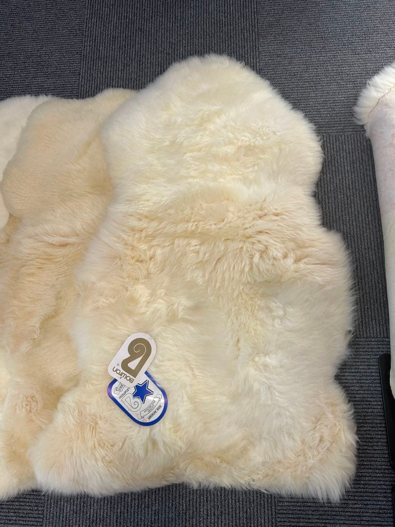 本物羊毛のラグ 約100cm x 60cm 4枚セット