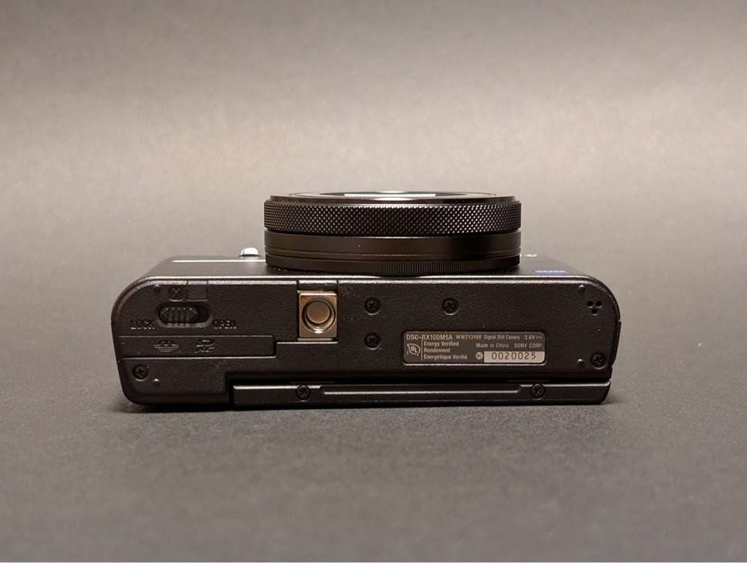 のぎ@再出品多し.いいねよりコメくださいSONY ソニー RX100M5A