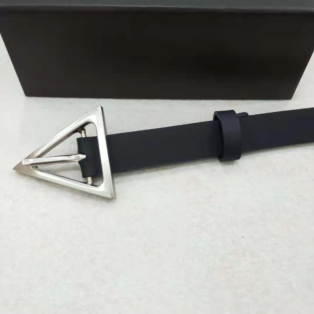 ボッテガヴェネタ ベルト 三角バックル