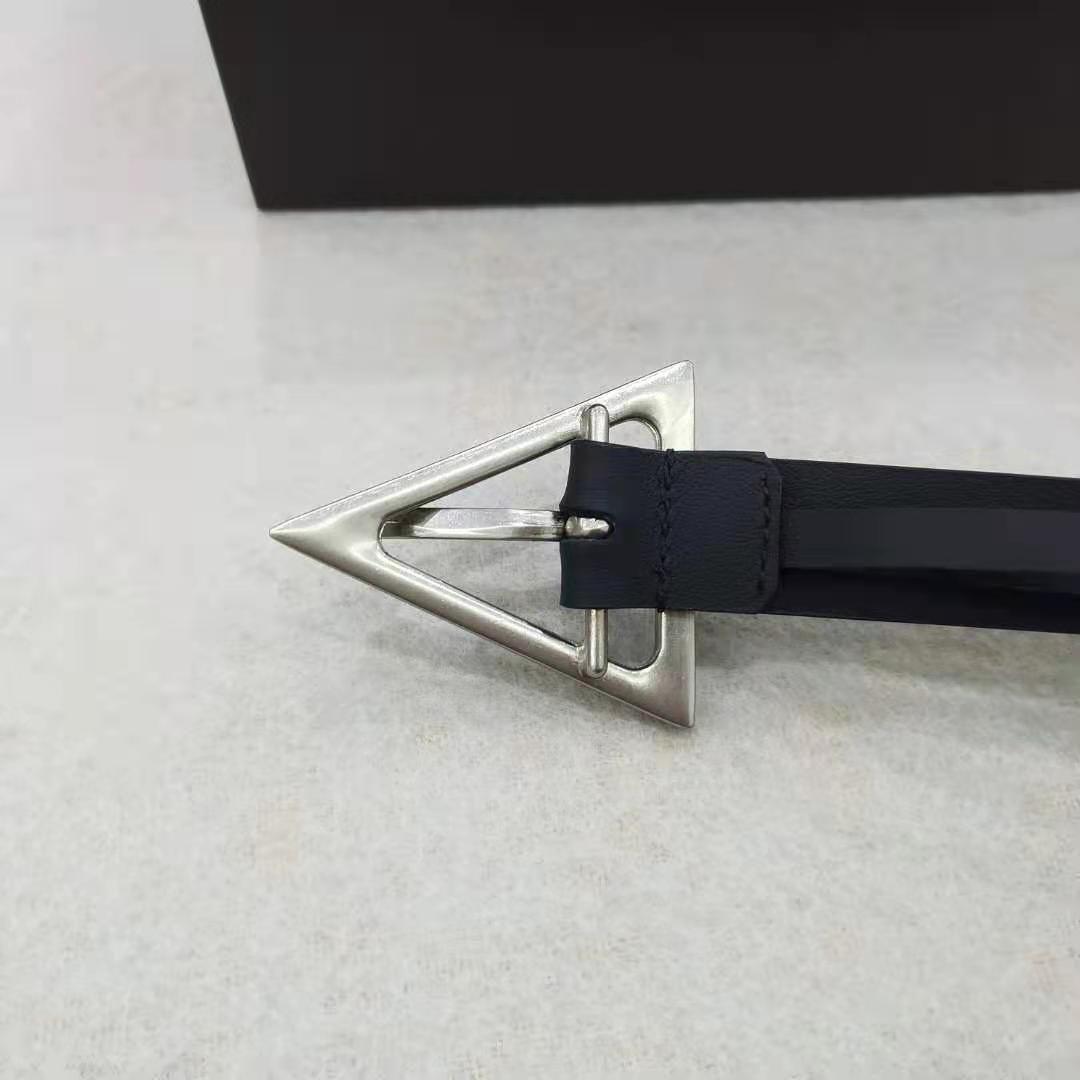ボッテガヴェネタ ベルト 三角バックル