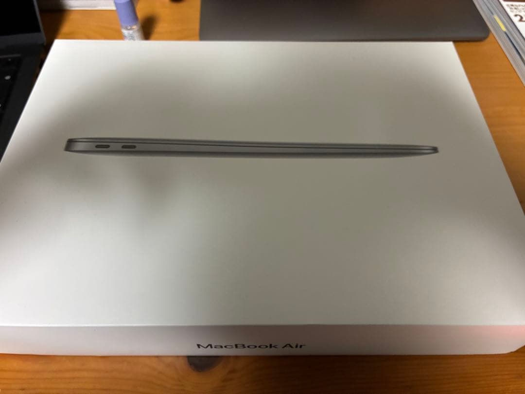 ろろApple MacBook Air M1 8GB/256GB