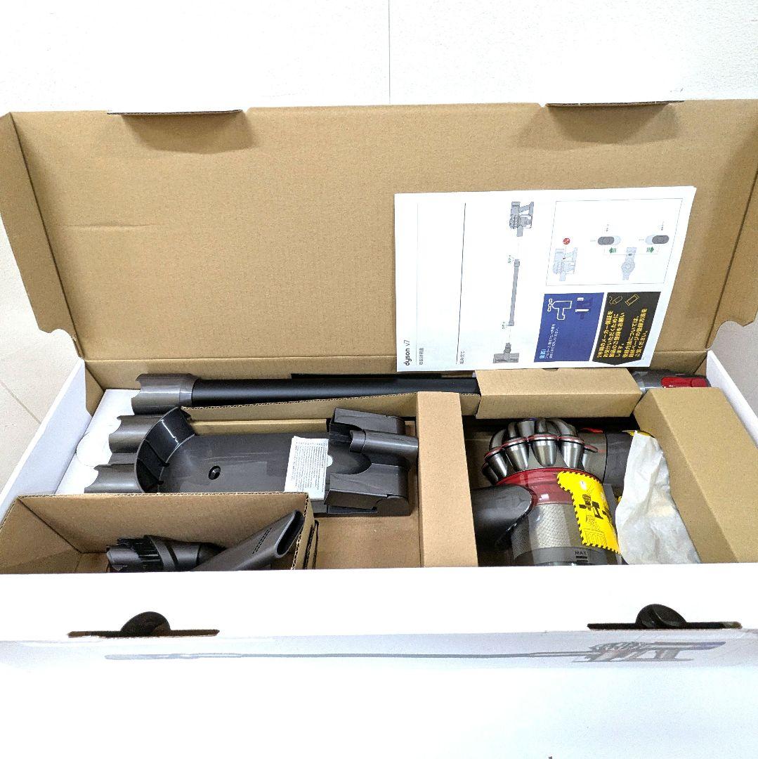 【未使用品】ダイソン コードレスクリーナー V7Slim SV11