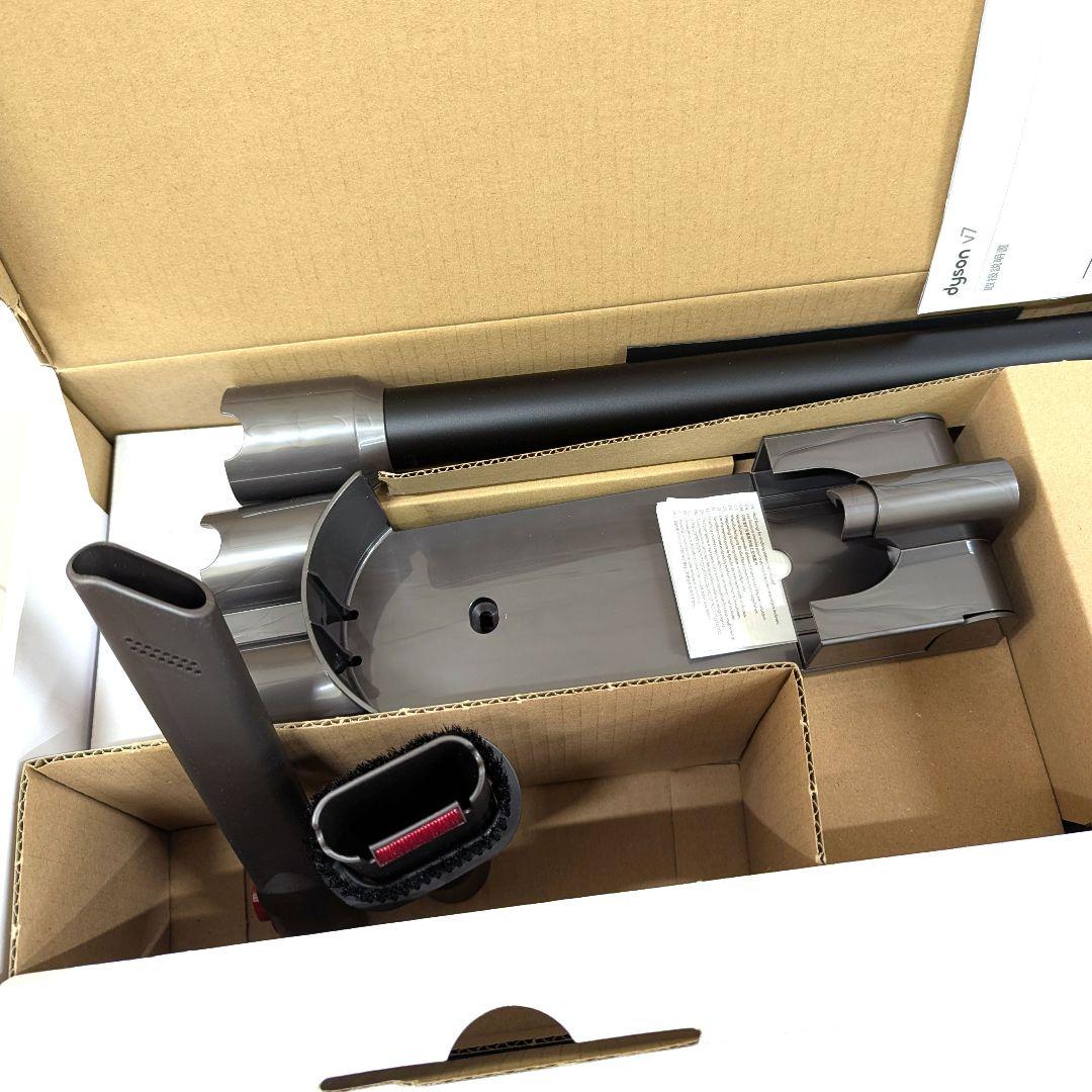 【未使用品】ダイソン コードレスクリーナー V7Slim SV11