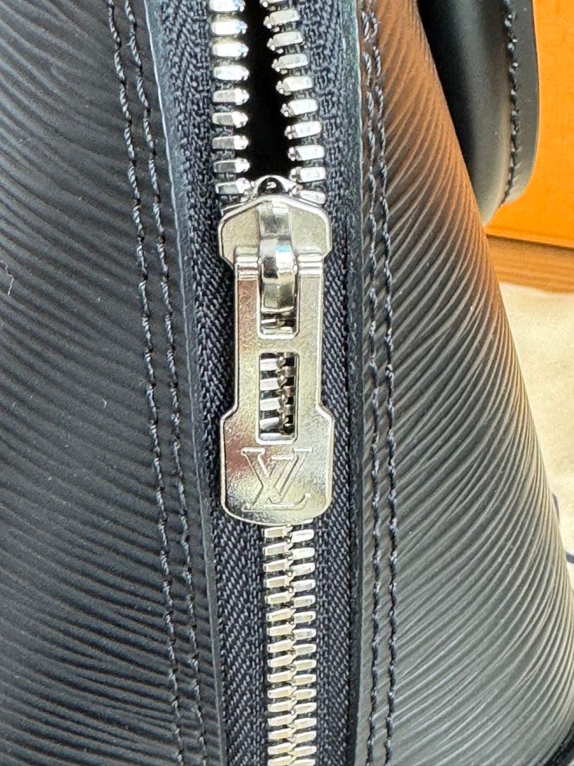 ルイヴィトン　アルマBB ブラック　ハンドバッグ