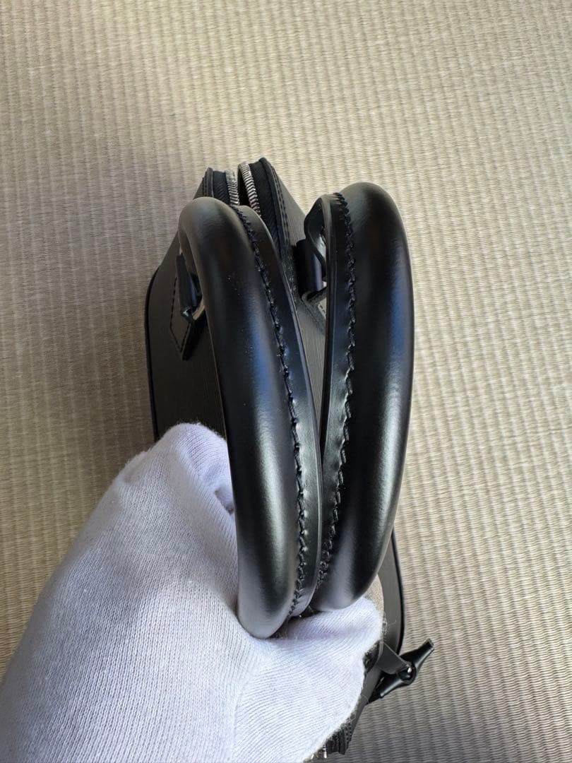 ルイヴィトン　アルマBB ブラック　ハンドバッグ