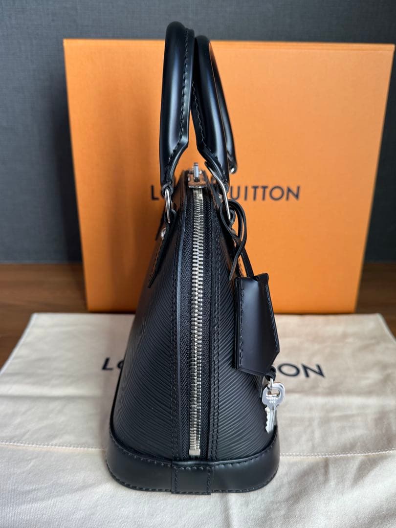 ルイヴィトン　アルマBB ブラック　ハンドバッグ