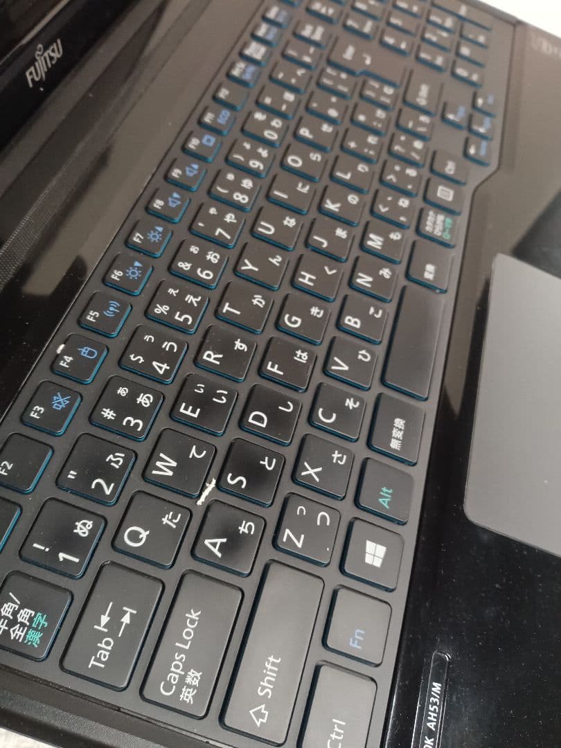 Λ LIFebook FMVA53MBKS テカリ ストレージ無 8GB