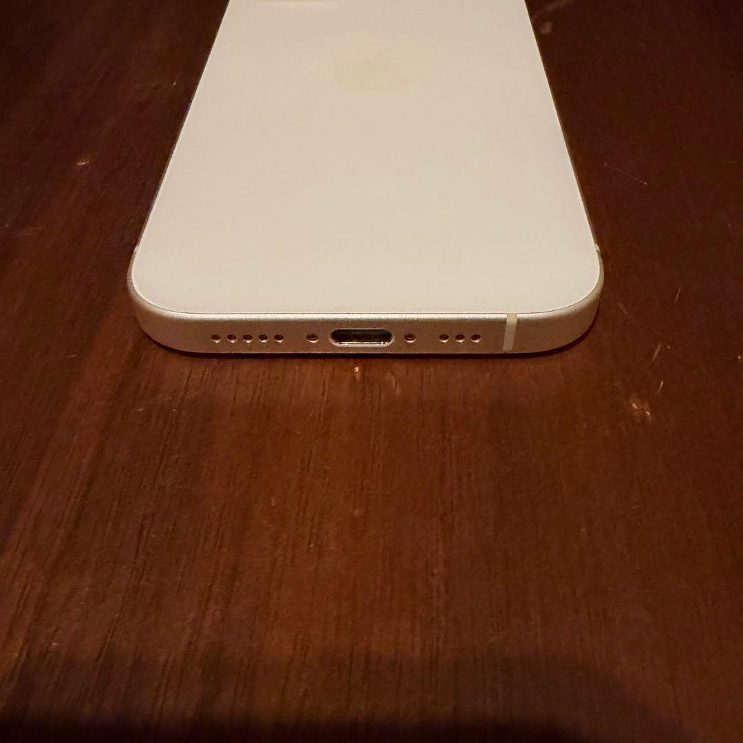 美品Apple iPhone 15 256GB