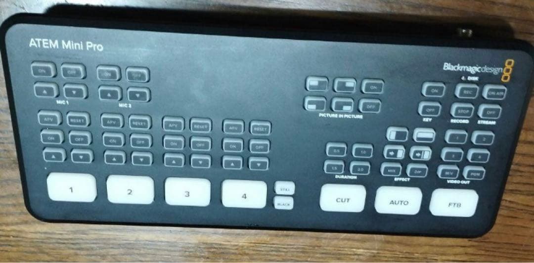 ATEM Mini Pro 本体と付属品