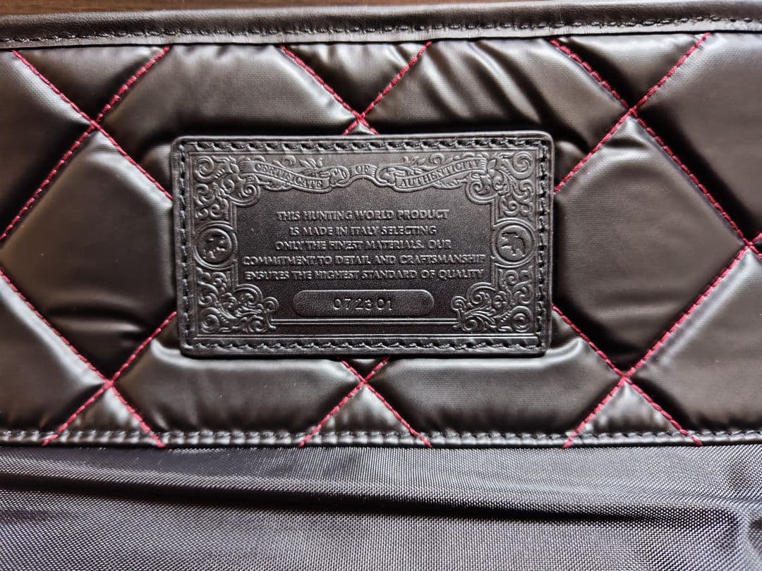 ハンティングワールドキルティング 黒 ショルダーバッグ赤ステッチ