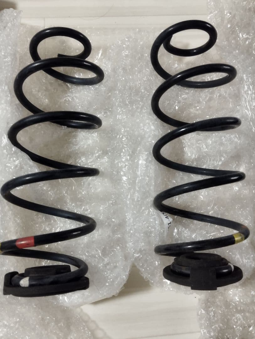 ＮBOXJF3 純正 サスペンションキット ショックアブソーバーとスプリング