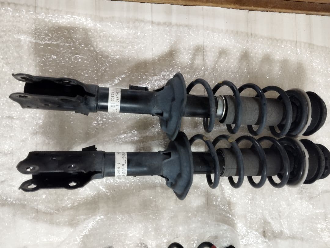 ＮBOXJF3 純正 サスペンションキット ショックアブソーバーとスプリング