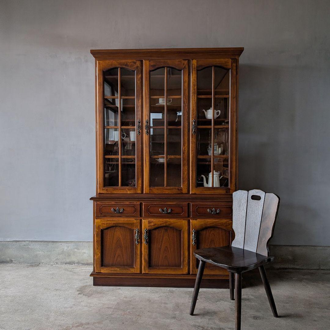 【古家具】カリモク家具 コロニアルシリーズのヴィンテージな食器棚　キッチンボード