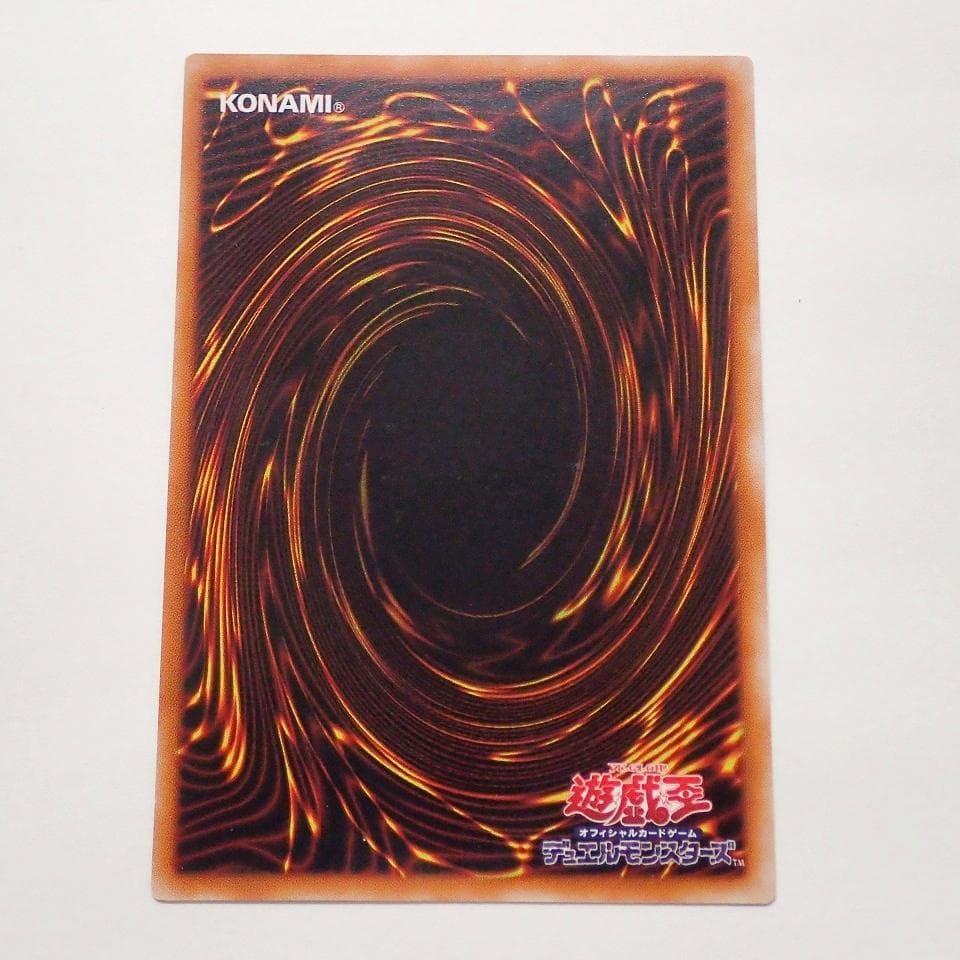 美品 遊戯王 混沌の黒魔術師 レリーフ