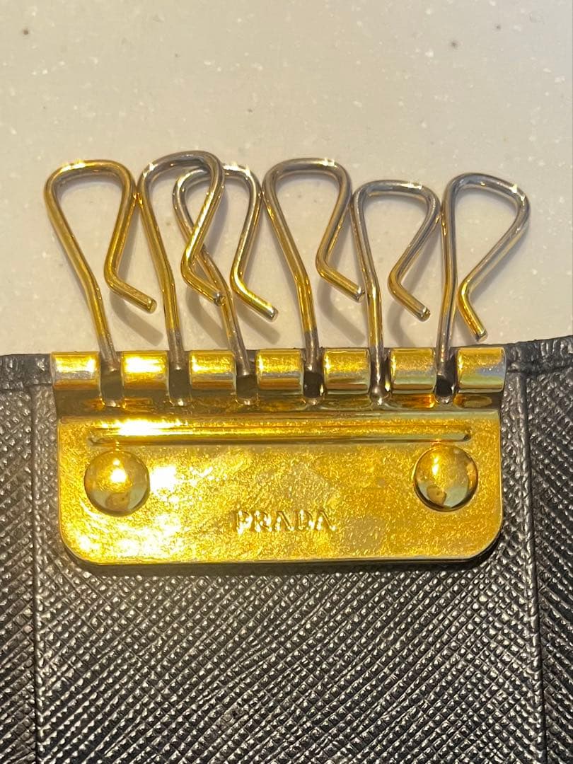 PRADA ブラック キーケース サフィアーノレザー