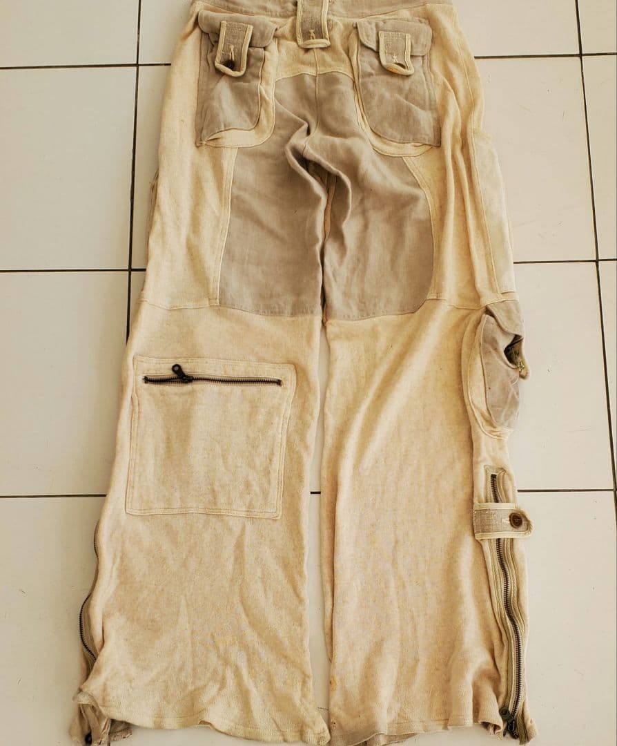 ベージュ カーゴパンツ 調整可能ウエスト