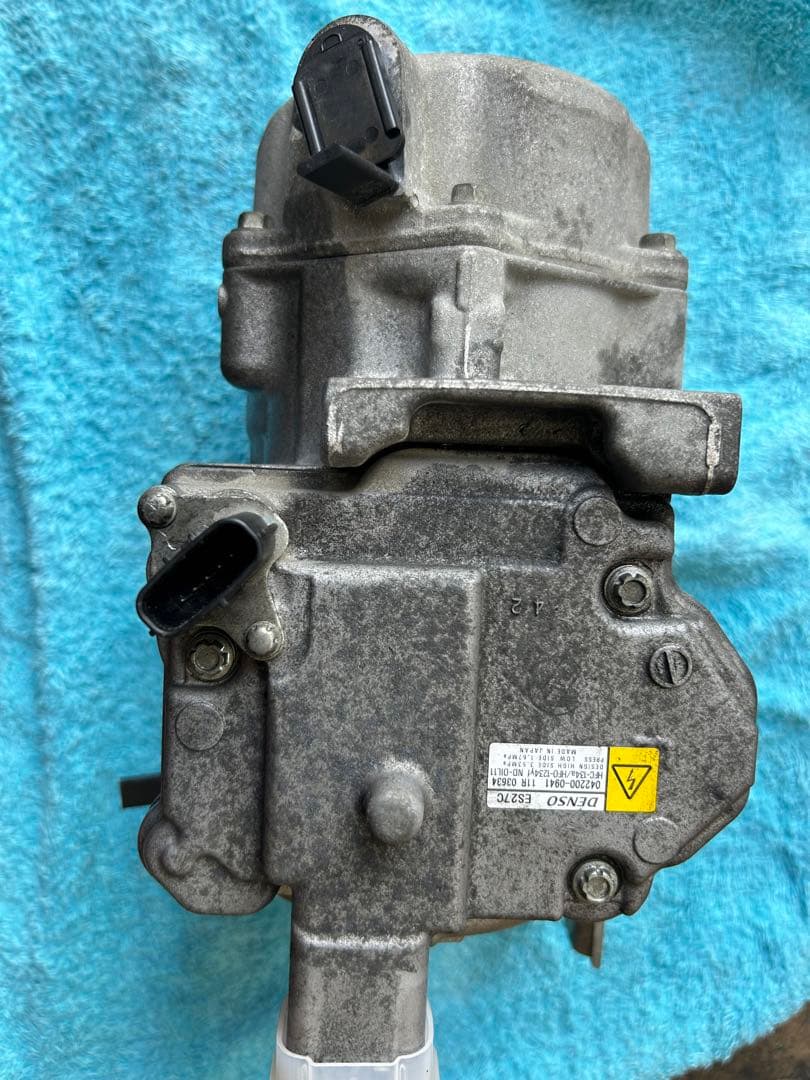 ZRR80G 80系ヴォクシーハイブリッド　コンプレッサー