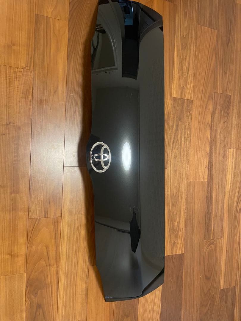 トヨタ ハイエースボンネット　送料込み