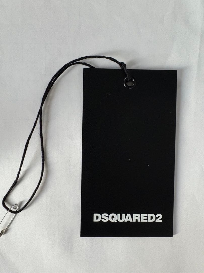 ✴︎DSQUARED2 ディスクエアード2✴︎フード付きパーカー ホワイト