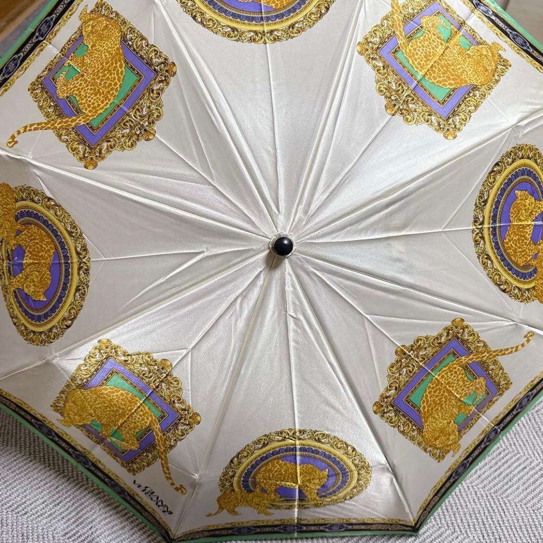 未使用　ジャンニベルサーチ 豹柄 折りたたみ傘 GIANNI VERSACE