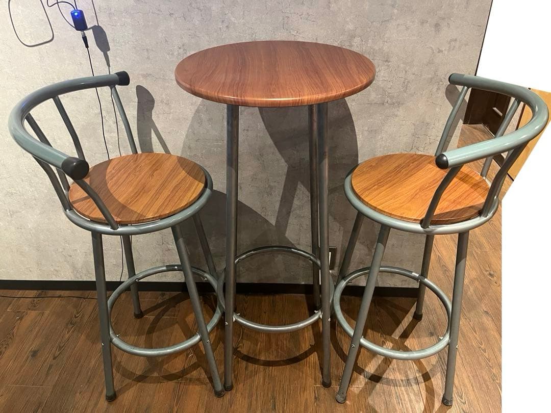 木製円形テーブルとバースタイル椅子2脚セット