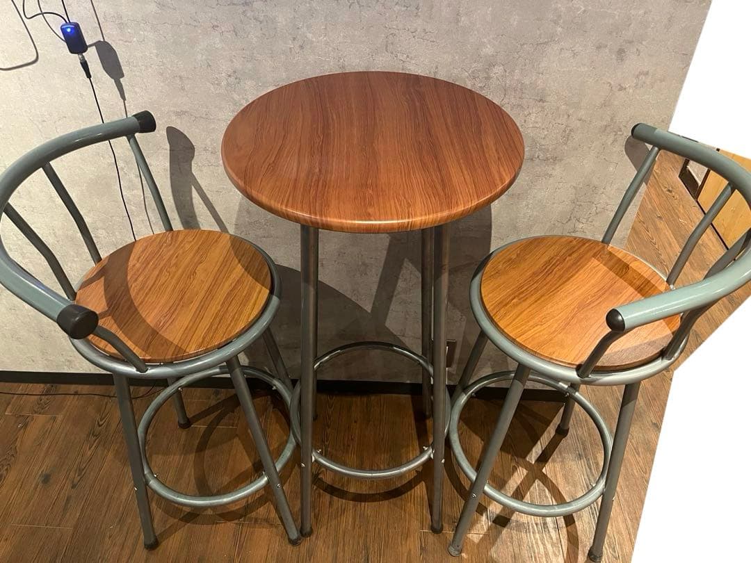 木製円形テーブルとバースタイル椅子2脚セット