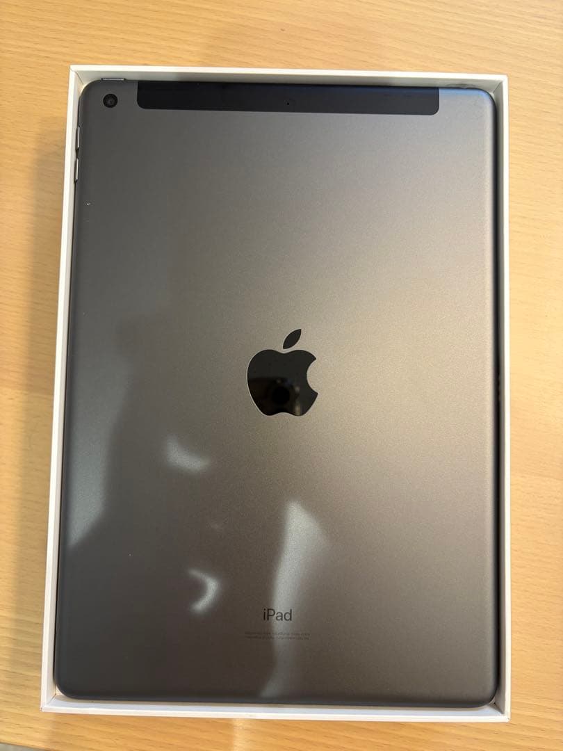 iPad本体 iPad (8th Generation) Wi-Fi + Cellular