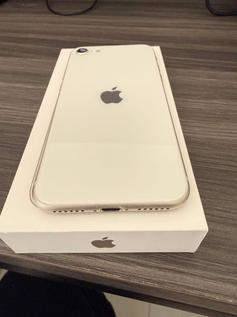 Apple iPhone SE 第3世代　64GB ホワイト SIMロックなし