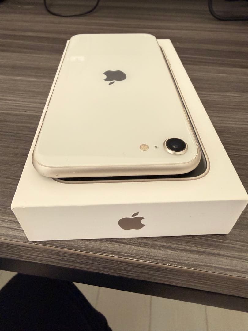 Apple iPhone SE 第3世代　64GB ホワイト SIMロックなし