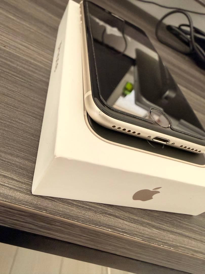 Apple iPhone SE 第3世代　64GB ホワイト SIMロックなし