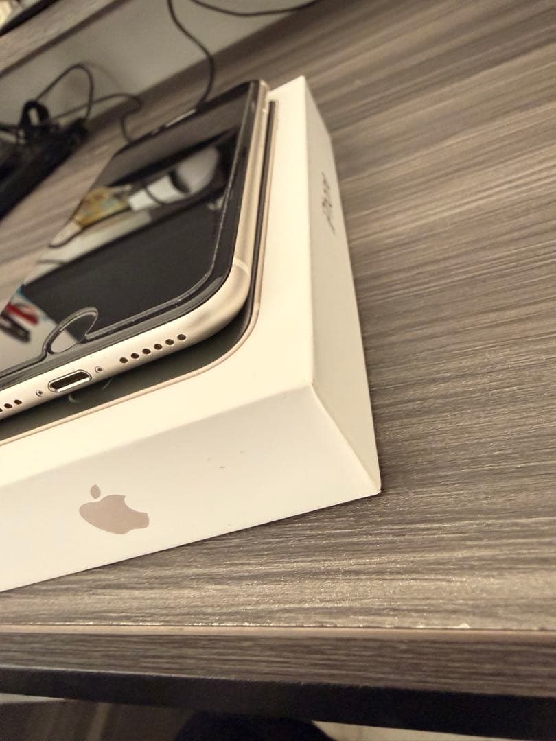 Apple iPhone SE 第3世代　64GB ホワイト SIMロックなし