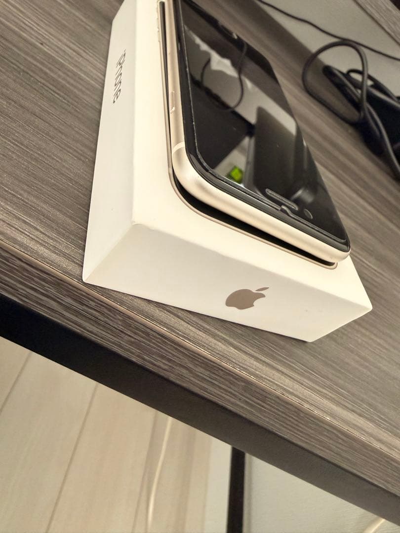 Apple iPhone SE 第3世代　64GB ホワイト SIMロックなし