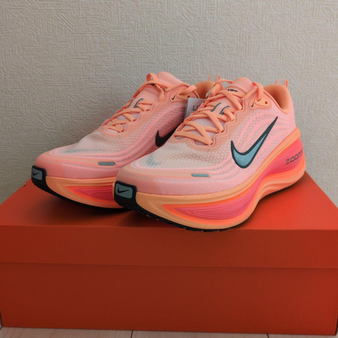 【新品未使用超人気モデル初期カラー】ナイキ ボメロプラス