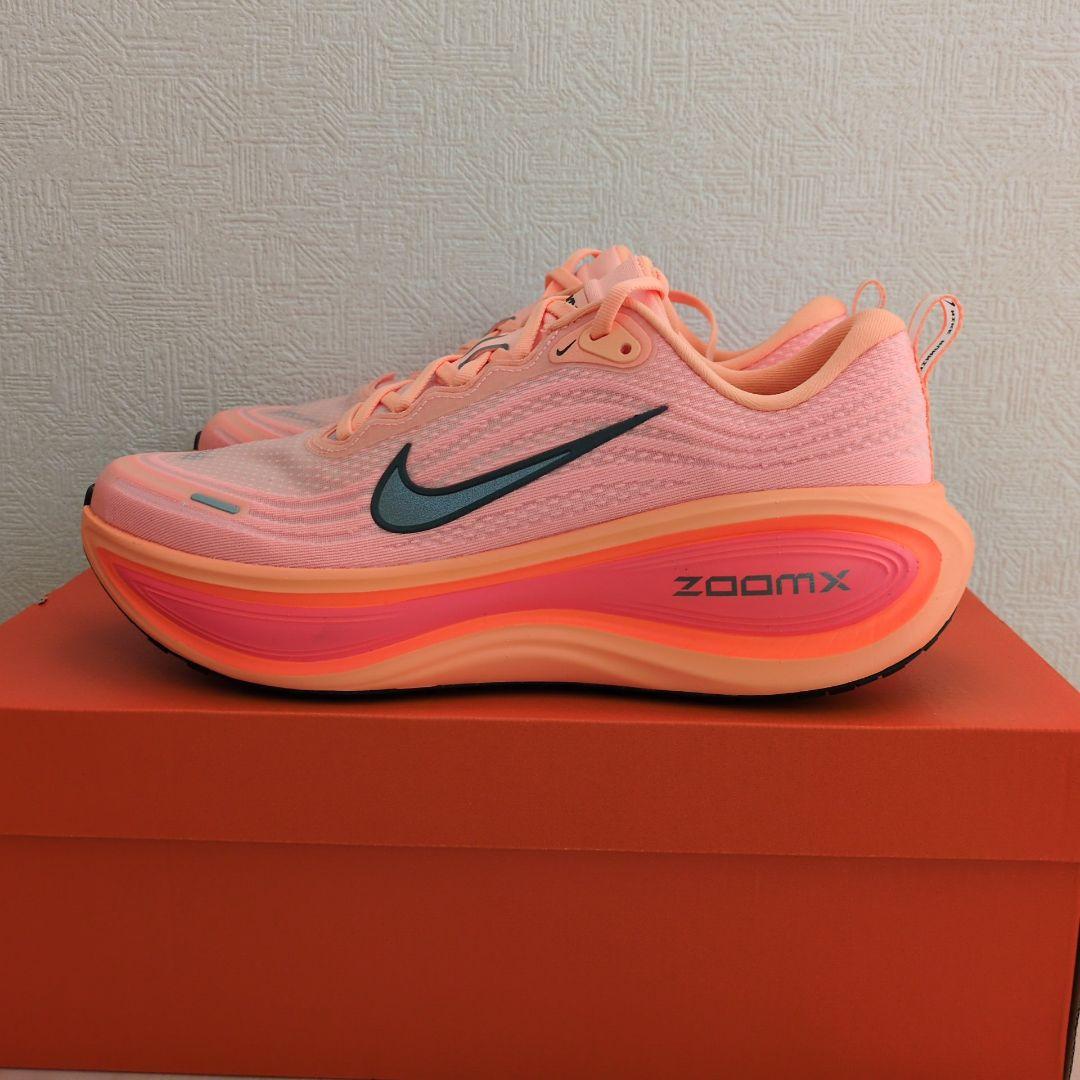 【新品未使用超人気モデル初期カラー】ナイキ ボメロプラス