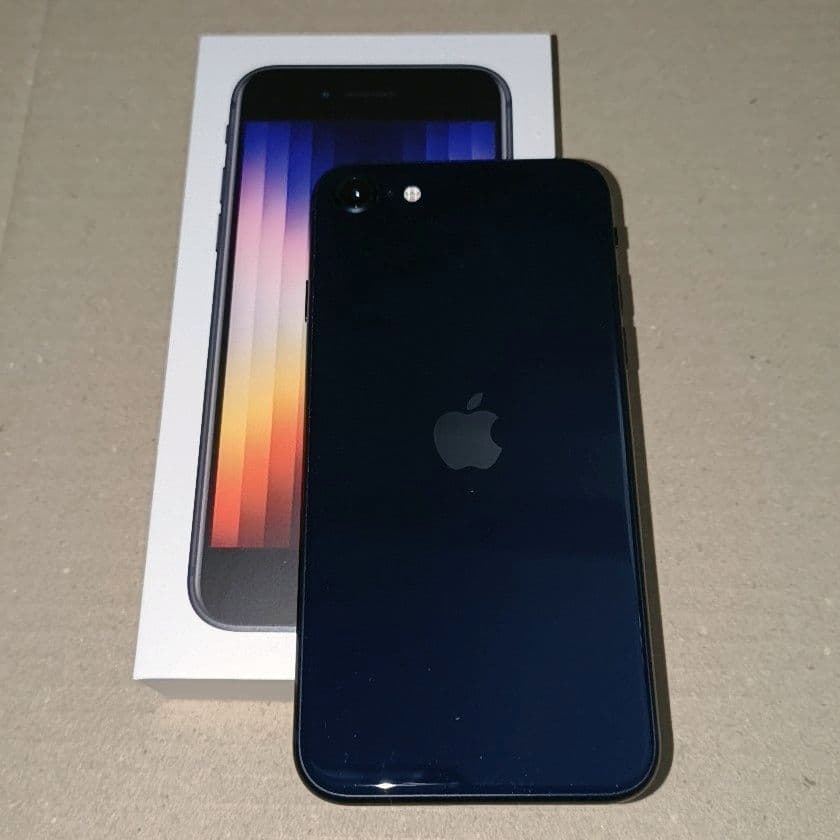 iPhone SE3 64GB SIMフリー おまけ付き