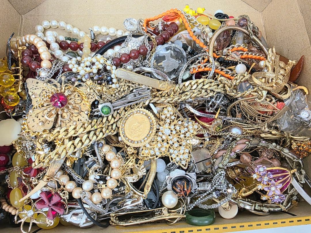 アクセサリーまとめ売り　2.1キロ