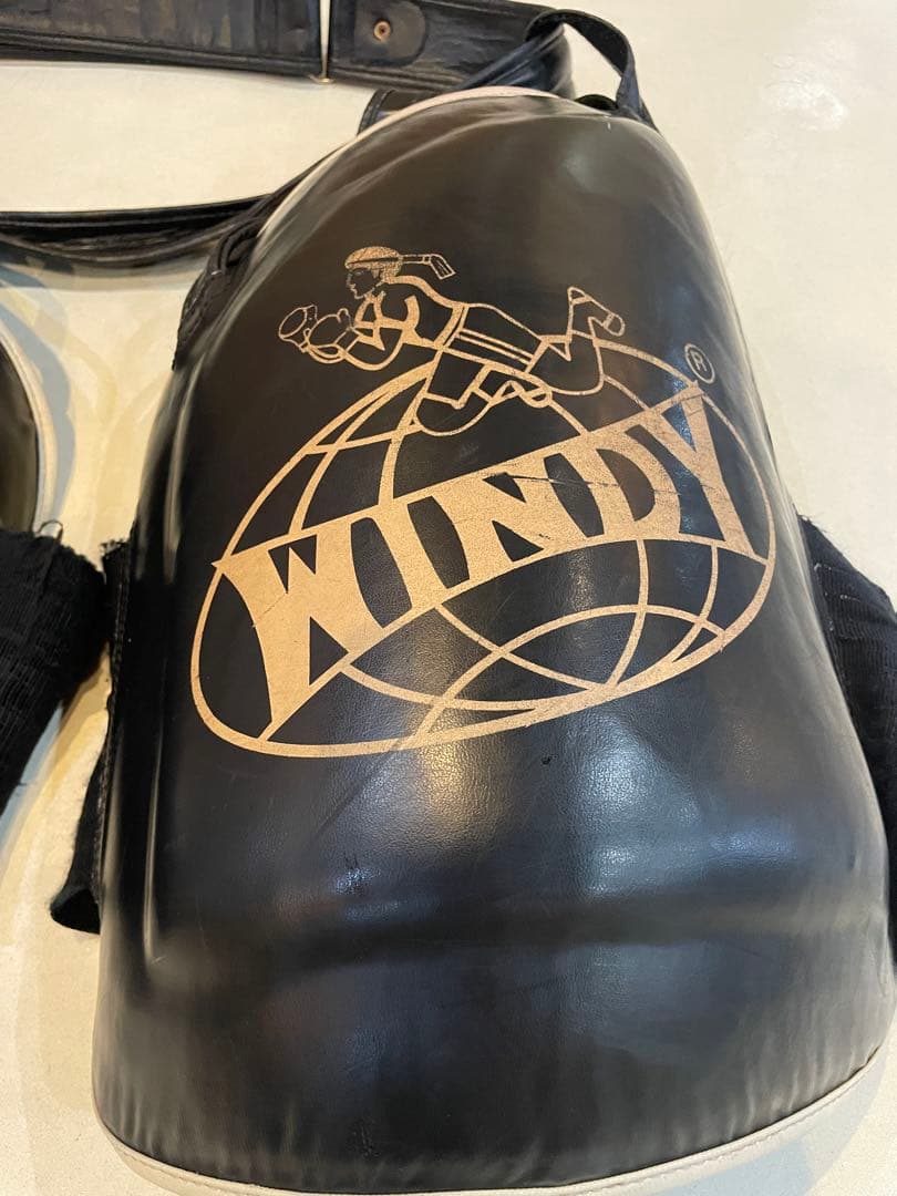 【レア】 WINDY ローキックミット 黒　2022年購入　クラシックタイプ