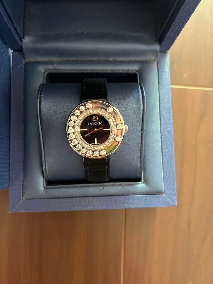 Swarovski ブラックレザーアナログ時計