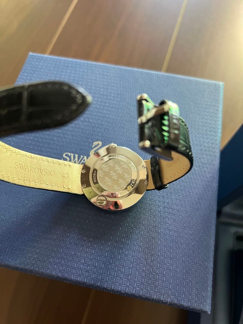 Swarovski ブラックレザーアナログ時計