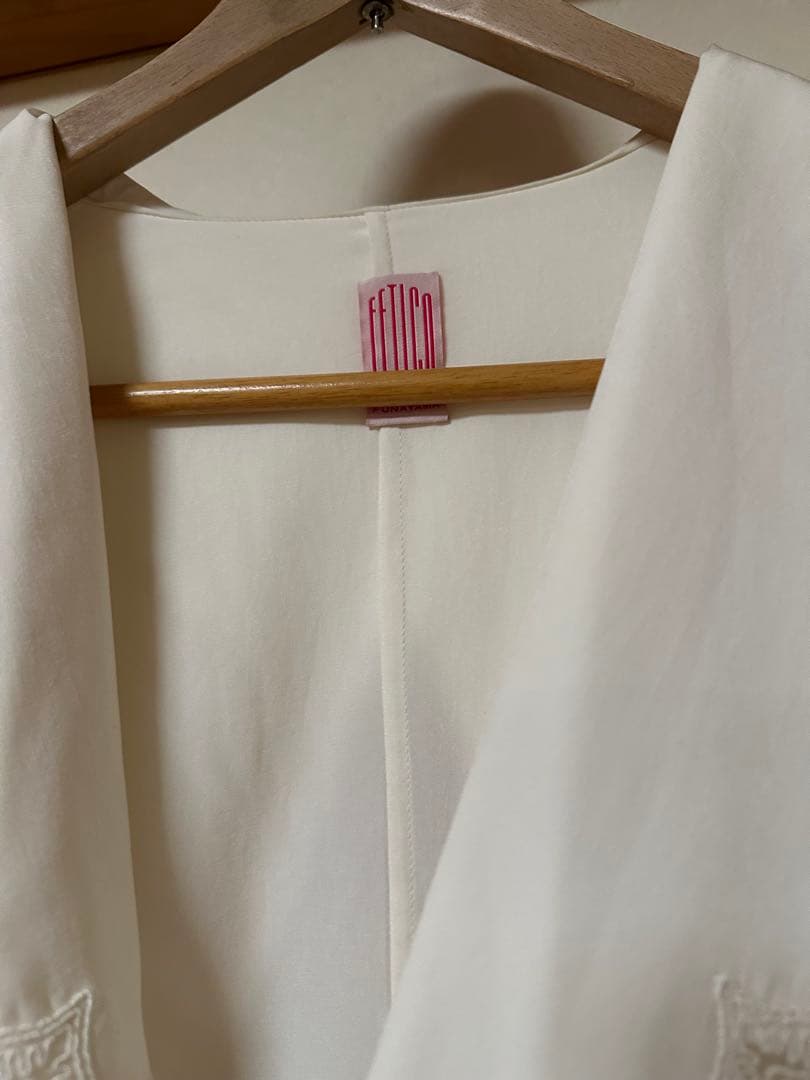 トップス FLORAL EMBROIDERED BLOUSE fetico