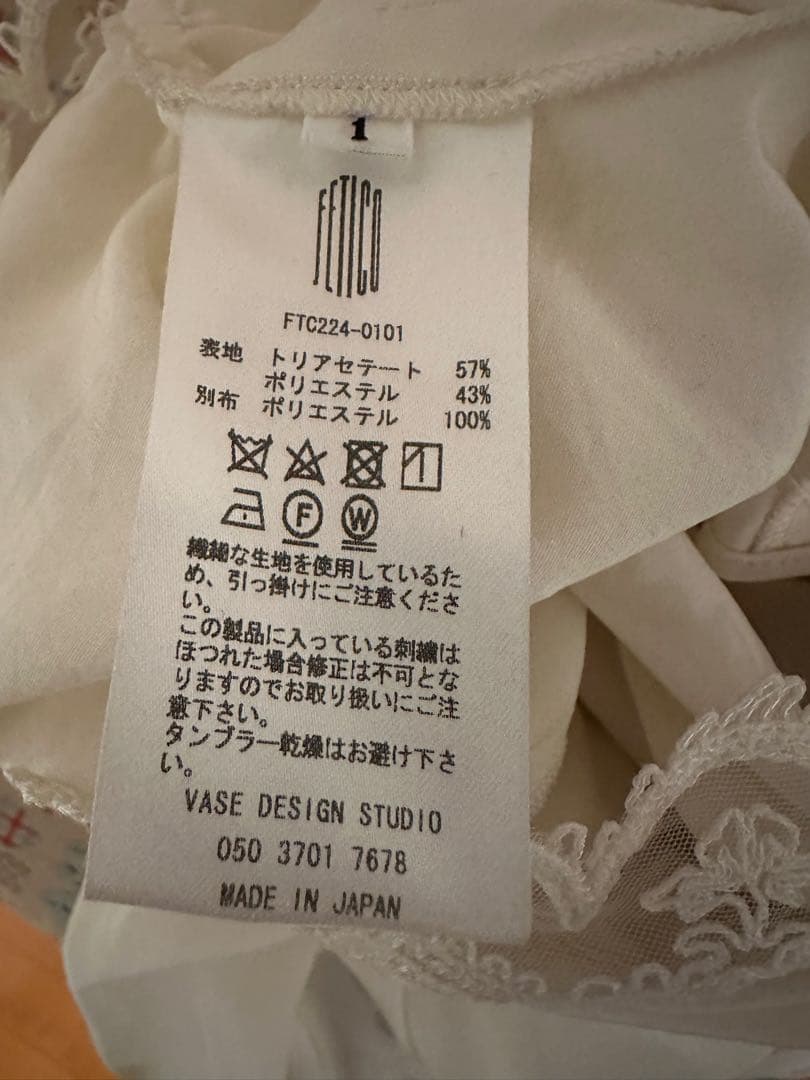 トップス FLORAL EMBROIDERED BLOUSE fetico