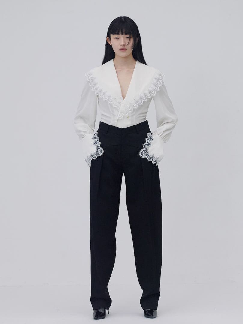 トップス FLORAL EMBROIDERED BLOUSE fetico