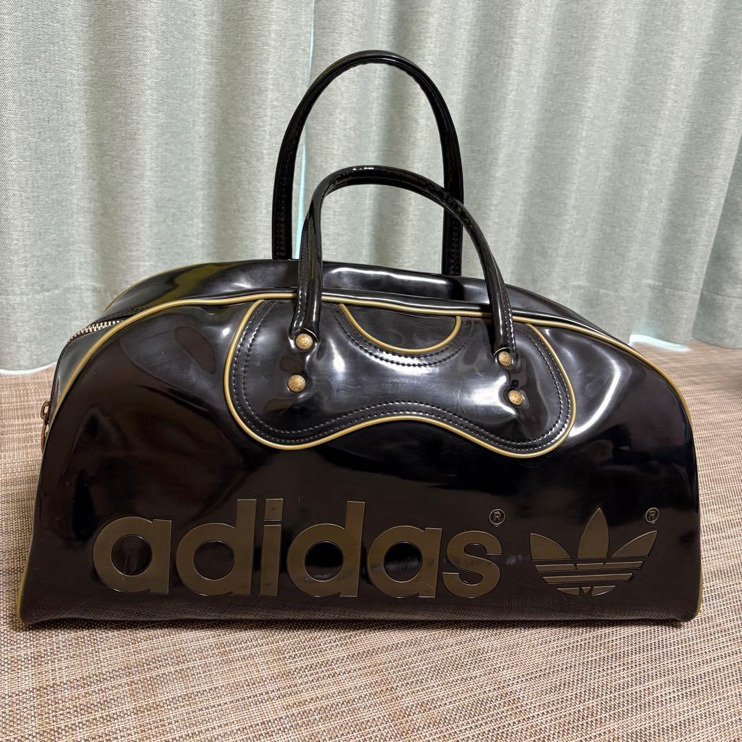 アディダス　adidas ボストンバッグ エナメル